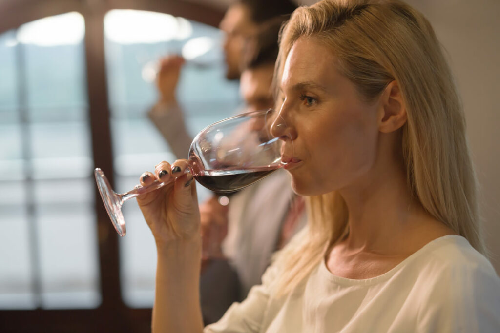 Guía paso a paso para aprender cómo catar vino