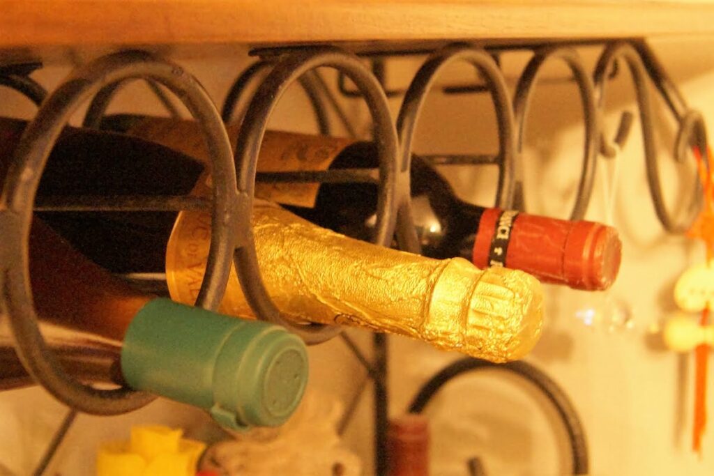 Todos los tamaños estandarizados de las botellas de vino